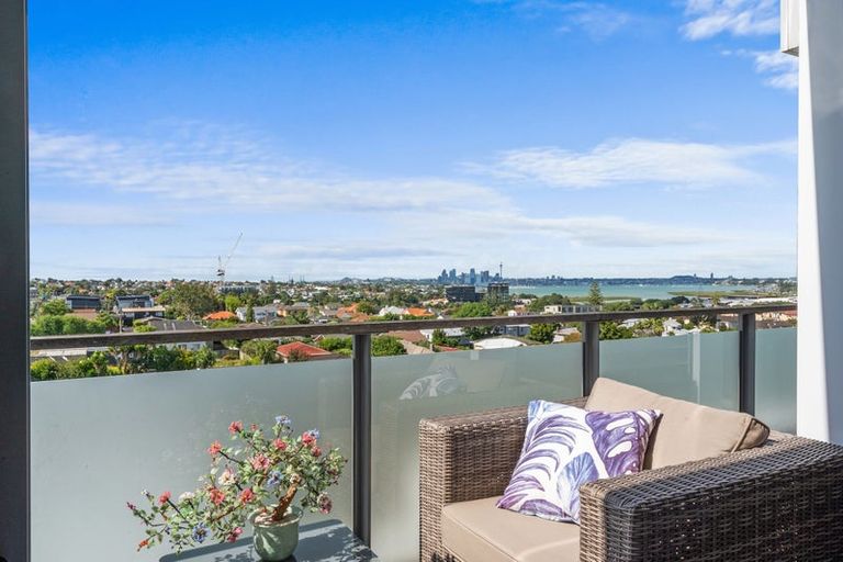 Photo of property in Maison Apartments, 503/16 Huron Street, Takapuna, Auckland, 0622