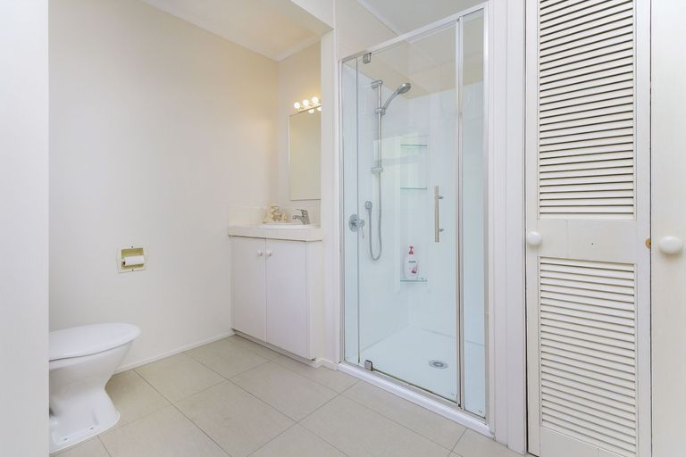 Photo of property in 20 Finlow Drive, Te Atatu South, Auckland, 0610