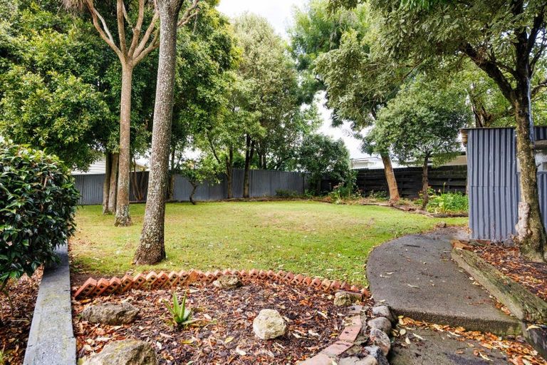 Photo of property in 2 Pukatea Place, Milson, Palmerston North, 4414