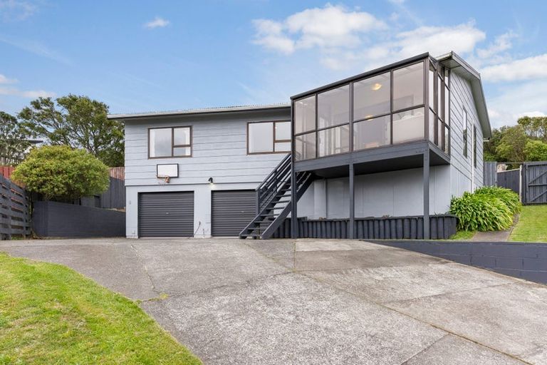 Photo of property in 11 Sunhaven Drive, Newlands, Wellington, 6037