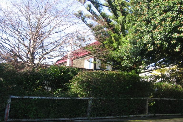 Photo of property in 5 Riddiford Street, Woburn, Lower Hutt, 5011