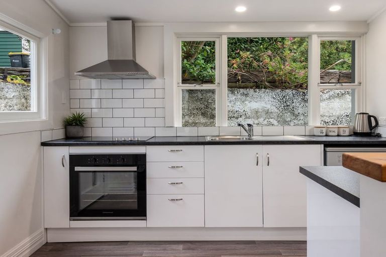 Photo of property in 6 Crosby Street, Mornington, Dunedin, 9011