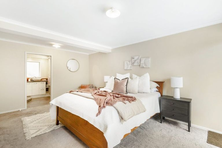 Photo of property in 8 Tranquil Glade, Hillcrest, Auckland, 0627