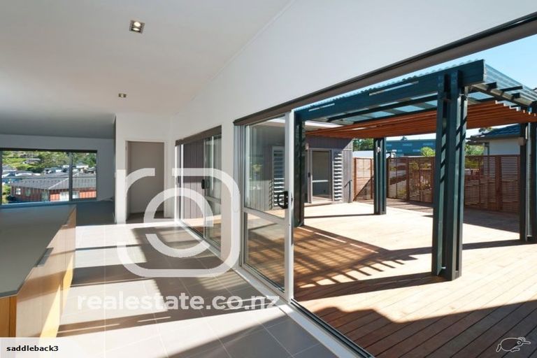 Photo of property in 62 Rising Parade, Fairview Heights, Auckland, 0632