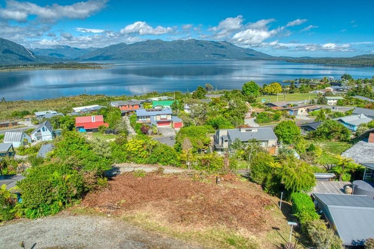 Photo of property in 8 Ivy Terrace, Moana, 7872