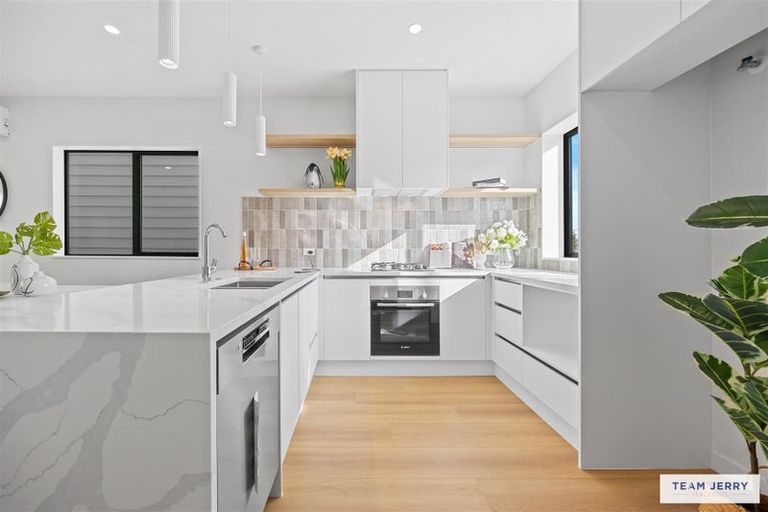 Photo of property in 63 Whare Kauri Road, Papakura, 2110