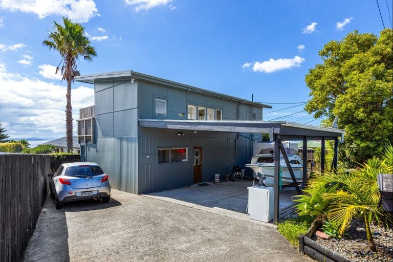 Photo of property in 1412 Whangaparaoa Road, Army Bay, Whangaparaoa, 0930