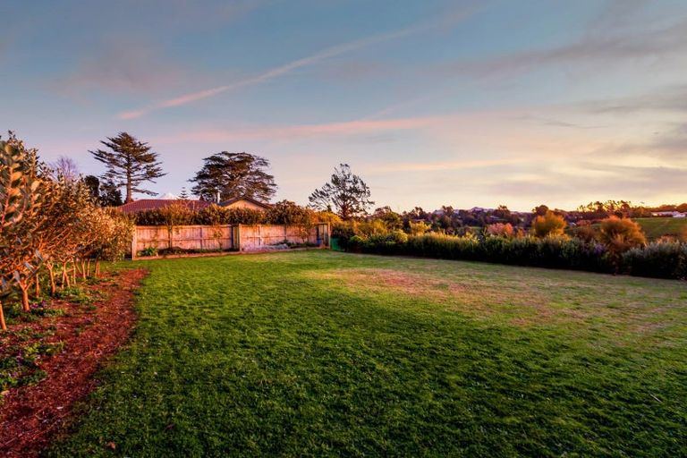 Photo of property in 20 Aderman Place, Hurworth, New Plymouth, 4310