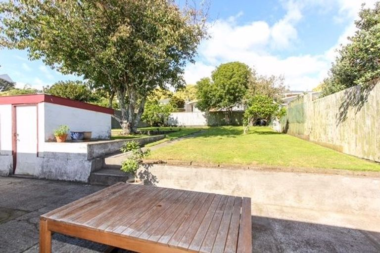 Photo of property in 100 Lemon Street, New Plymouth, 4312