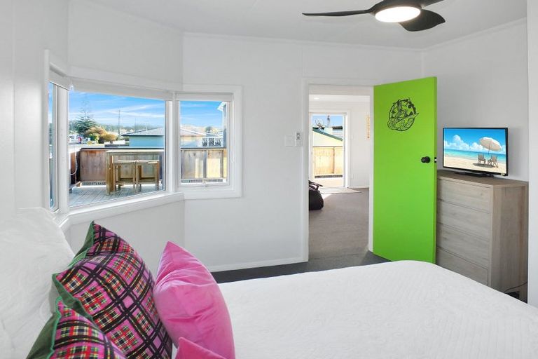 Photo of property in 53 Pratt Avenue, Foxton Beach, Foxton, 4815