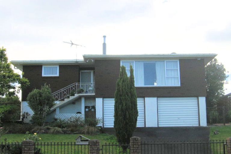 Photo of property in 30 Hartley Terrace, Massey, Auckland, 0614