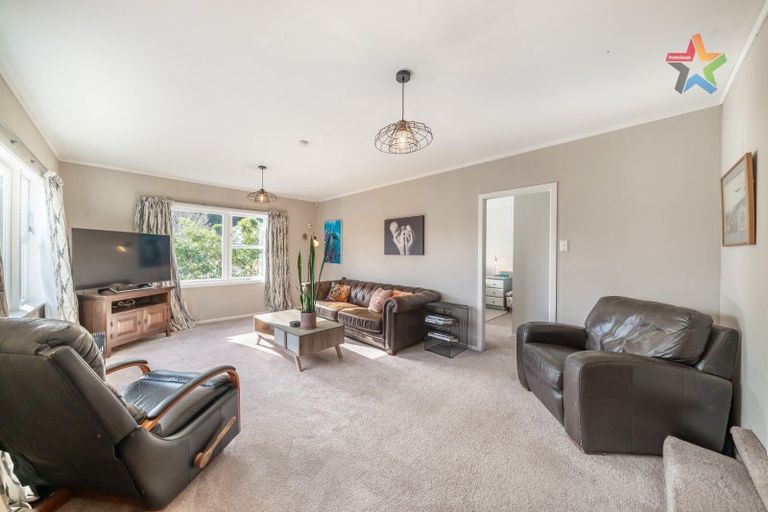 Photo of property in 225 Whites Line East, Waiwhetu, Lower Hutt, 5010