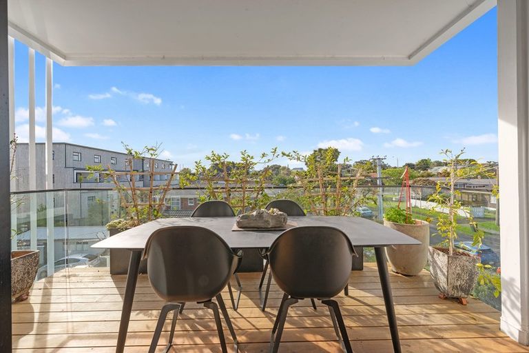 Photo of property in 201/8a Lake Pupuke Drive, Takapuna, Auckland, 0622