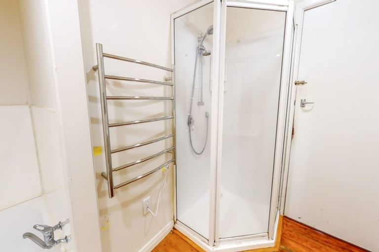 Photo of property in 26 Robert Street, Newlands, Wellington, 6037