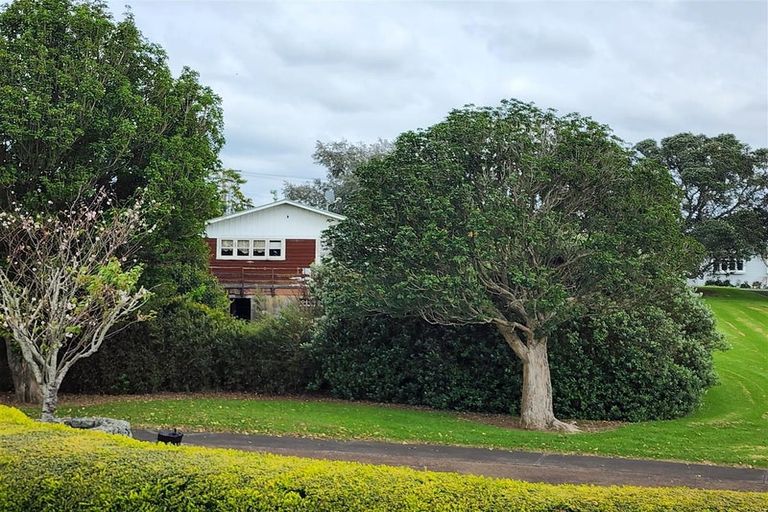 Photo of property in 2 Shortt Avenue, Mangere Bridge, Auckland, 2022