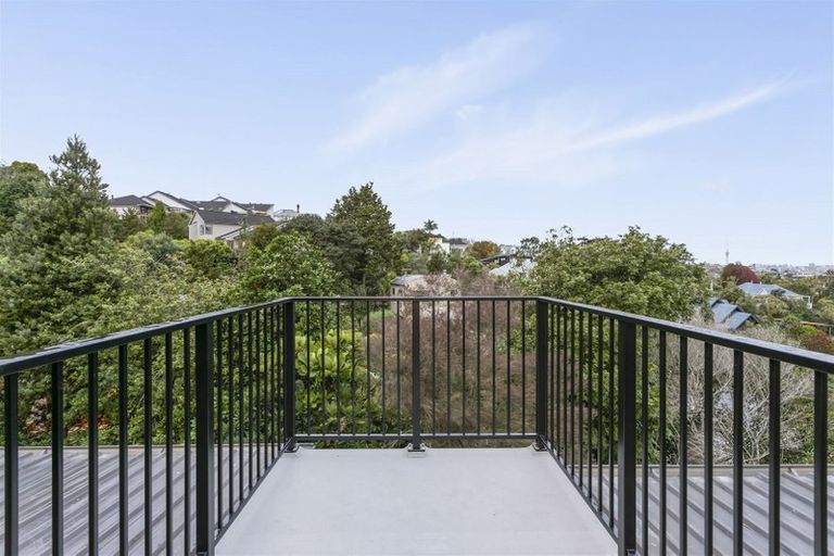 Photo of property in 2/20a Rawene Road, Birkenhead, Auckland, 0626