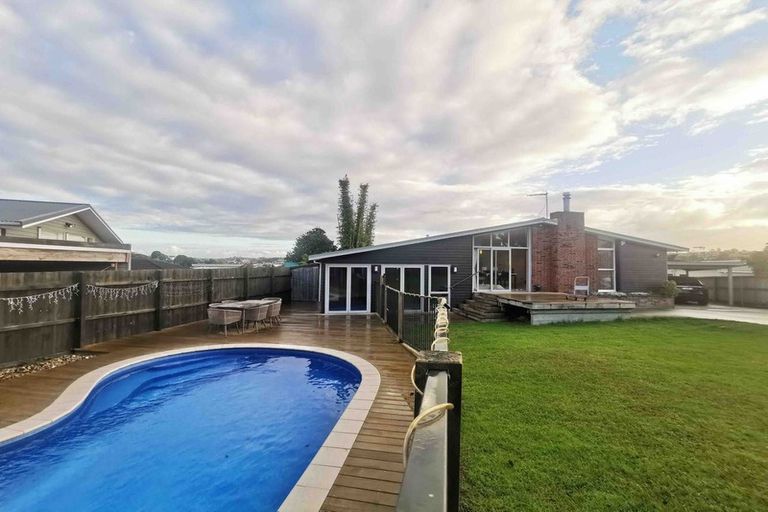 Photo of property in 8 September Place, Forrest Hill, Auckland, 0620