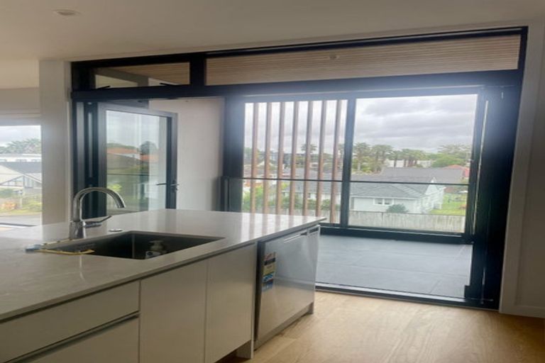 Photo of property in Frank Sargeson Apts, 201/74 Anzac Street, Takapuna, Auckland, 0622