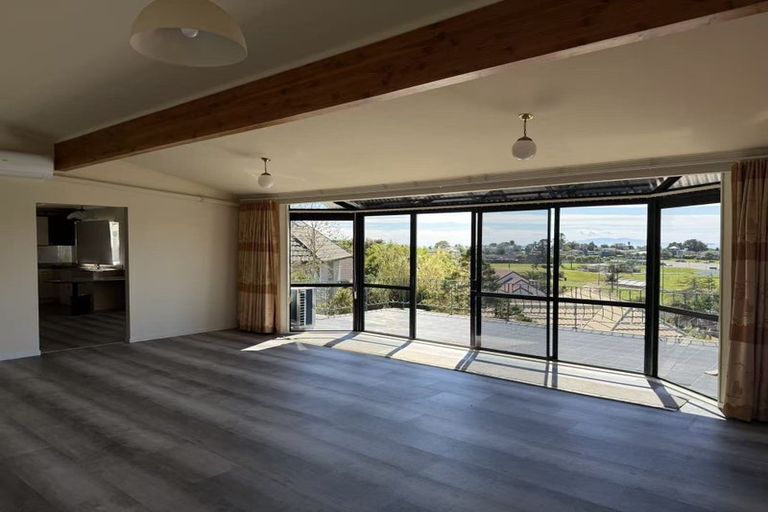 Photo of property in 28 Ronald Macken Place, Windsor Park, Auckland, 0632
