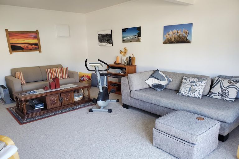 Photo of property in 10 Wallnutt Avenue, Waihi Beach, 3611