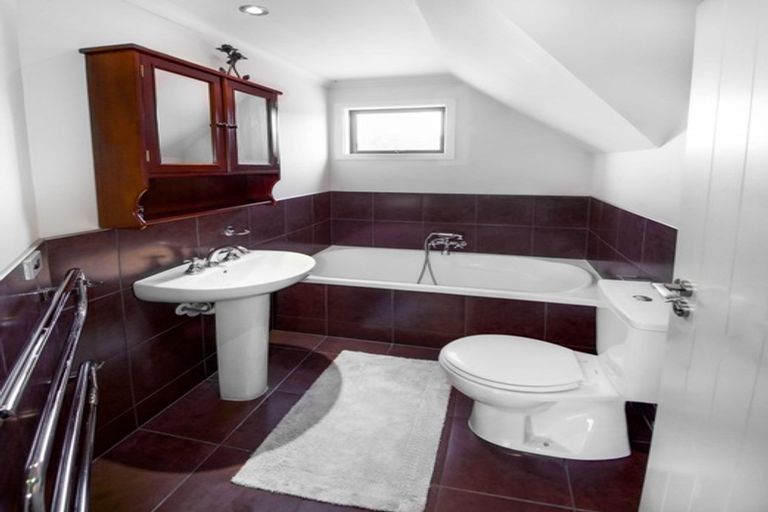 Photo of property in 20 Frye Crescent, Albert Town, Wanaka, 9305