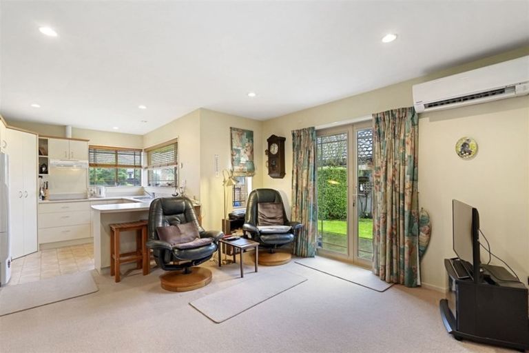 Photo of property in 1a Ballybrack Place, Casebrook, Christchurch, 8051