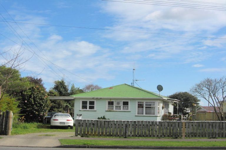 Photo of property in 17 Bartholomew Road, Levin, 5510