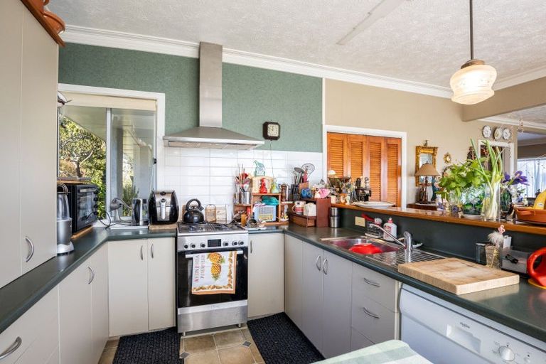 Photo of property in 32 Queens Road, Glen Avon, New Plymouth, 4312