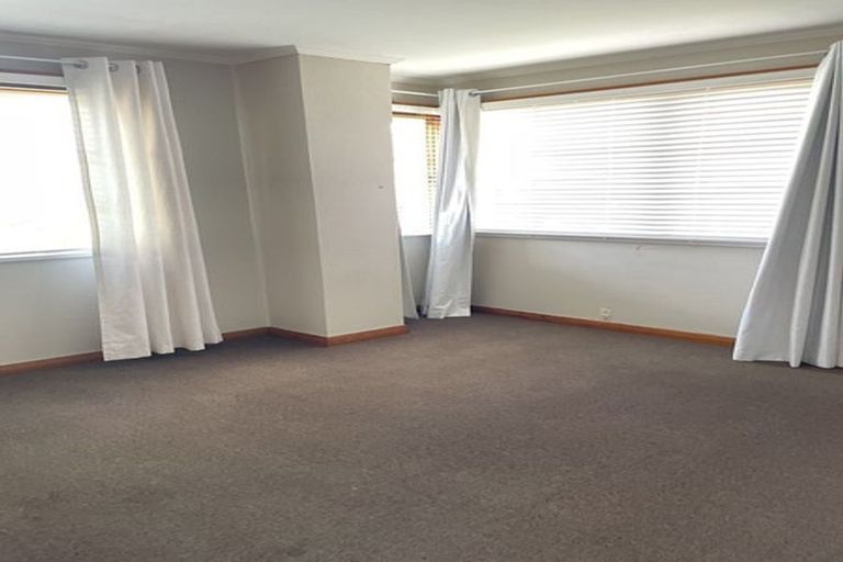 Photo of property in 33 Pahiatua Street, Hokowhitu, Palmerston North, 4410