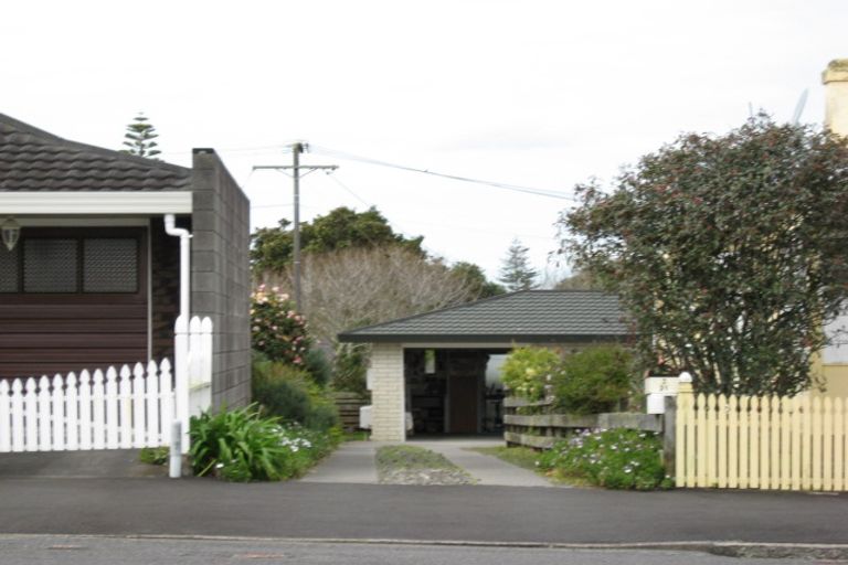 Photo of property in 1/21 Paynters Avenue, Strandon, New Plymouth, 4312