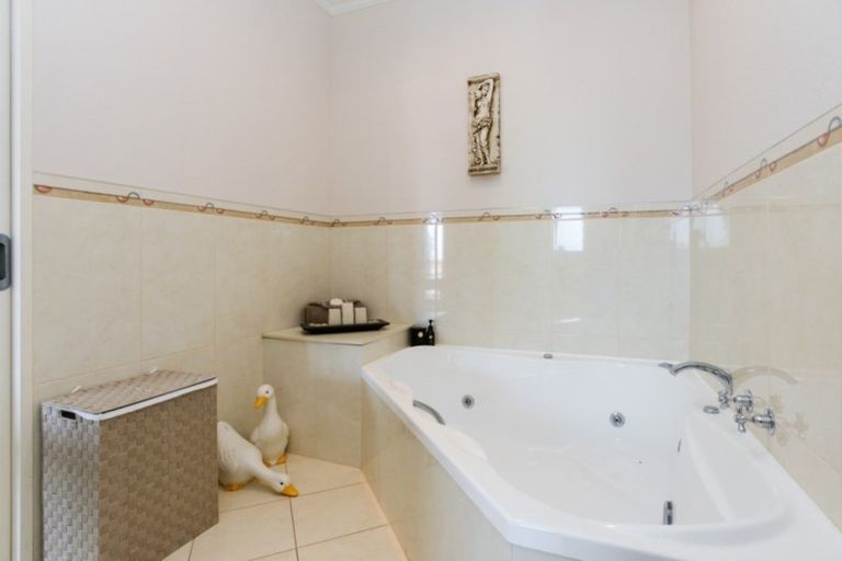 Photo of property in 20a Busby Hill, Havelock North, 4130