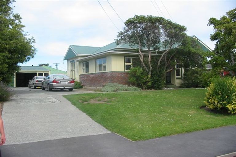 Photo of property in 180 Geraldine Street, Edgeware, Christchurch, 8013