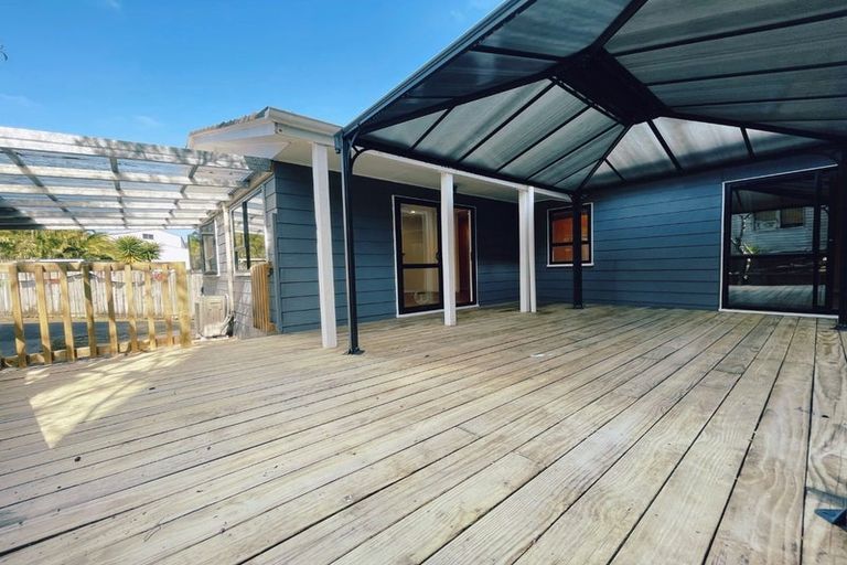 Photo of property in 1/294 West Coast Road, Glen Eden, Auckland, 0602