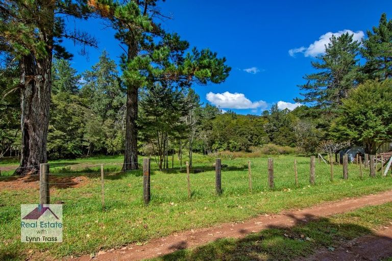 Photo of property in 1042 Ngunguru Road, Kiripaka, Whangarei, 0173