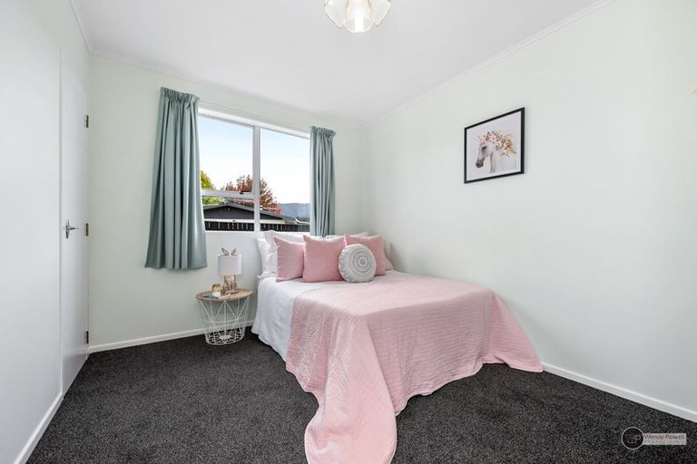 Photo of property in 6 Omaha Grove, Totara Park, Upper Hutt, 5018