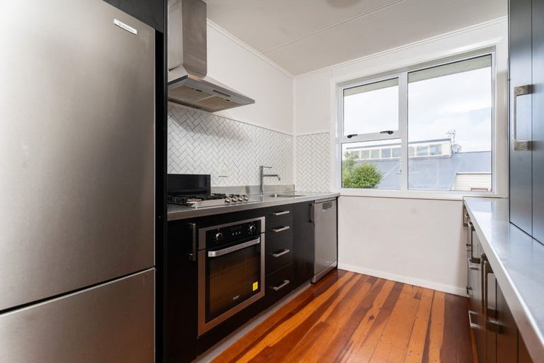 Photo of property in 32 Davidson Crescent, Tawa, Wellington, 5028