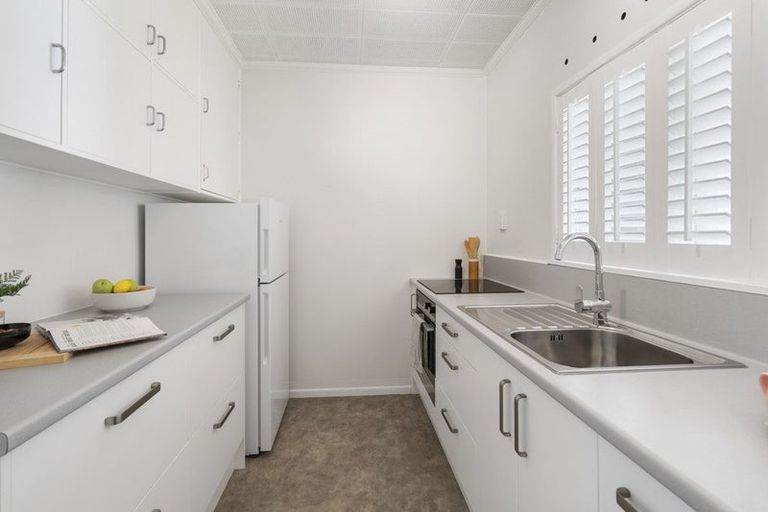 Photo of property in Kingsgate Flats, 10 Austin Street, Mount Victoria, Wellington, 6011