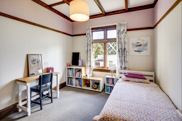 Photo of property in 82 Napier Terrace, Hospital Hill, Napier, 4110