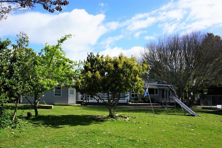 Photo of property in 82 Heatherlea West Road, Levin, 5575
