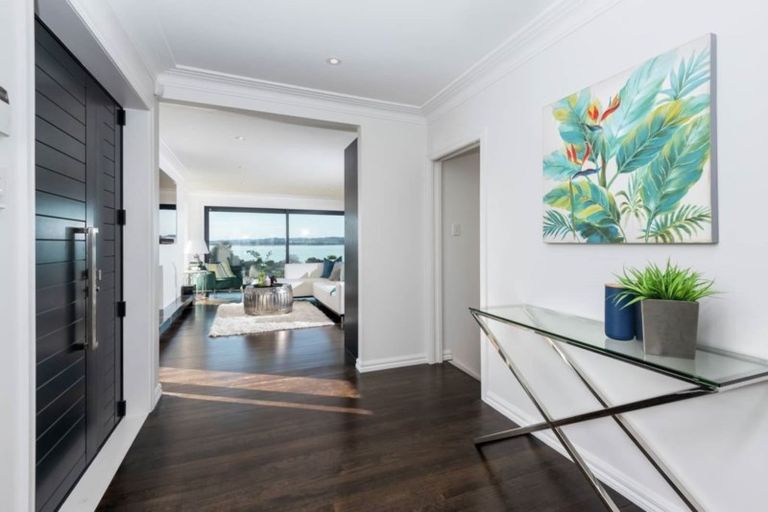 Photo of property in 35 Montgomery Crescent, Cockle Bay, Auckland, 2014