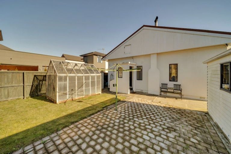 Photo of property in 17 Bradshaw Terrace, Riccarton, Christchurch, 8011