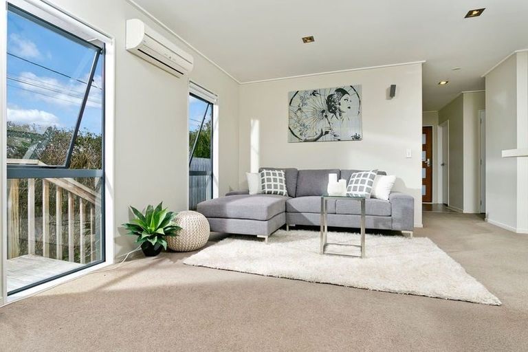 Photo of property in 229a Wairau Road, Totara Vale, Auckland, 0627