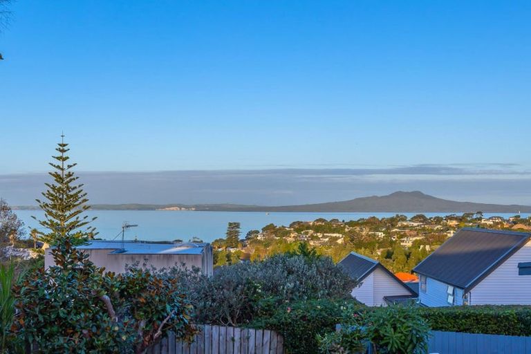 Photo of property in 1/62 Kowhai Road, Campbells Bay, Auckland, 0630