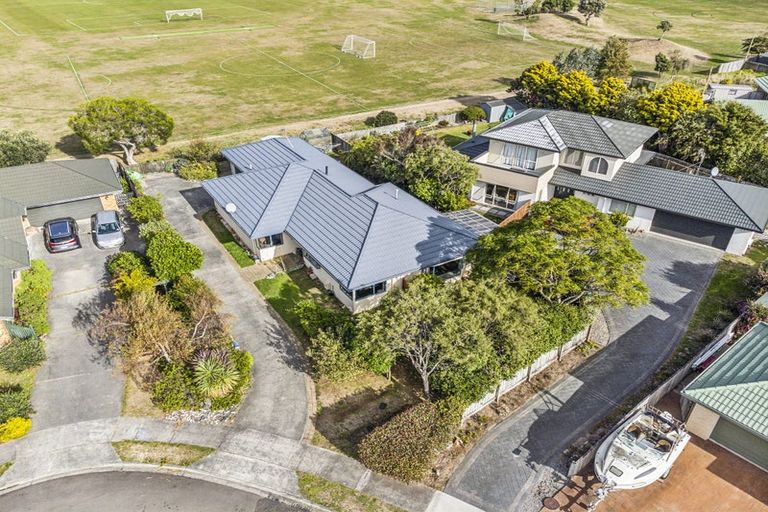 Photo of property in 8 Leigh Place, Paraparaumu Beach, Paraparaumu, 5032