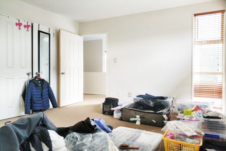 Photo of property in 8 Lakeridge Close, Northcross, Auckland, 0632