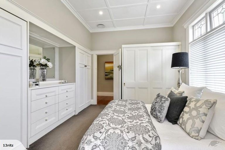 Photo of property in 9 Hanlon Crescent, Narrow Neck, Auckland, 0624