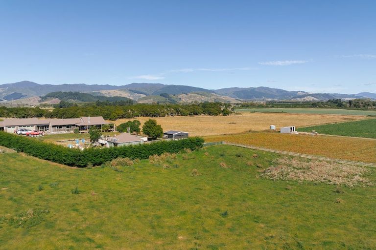 Photo of property in 111a Muhunoa Road West, Ohau, 5570