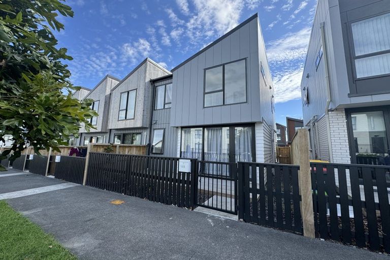 Photo of property in 15 Mahalo Avenue, Wiri, Auckland, 2104