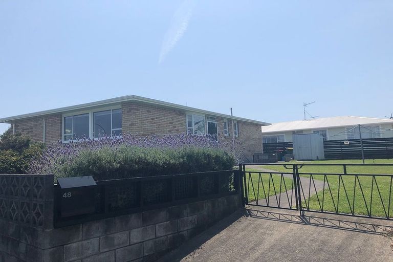 Photo of property in 2 Eton Place, Spotswood, New Plymouth, 4310