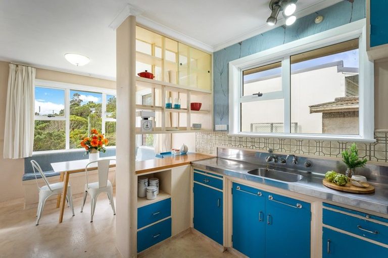 Photo of property in 124 Helston Road, Paparangi, Wellington, 6037